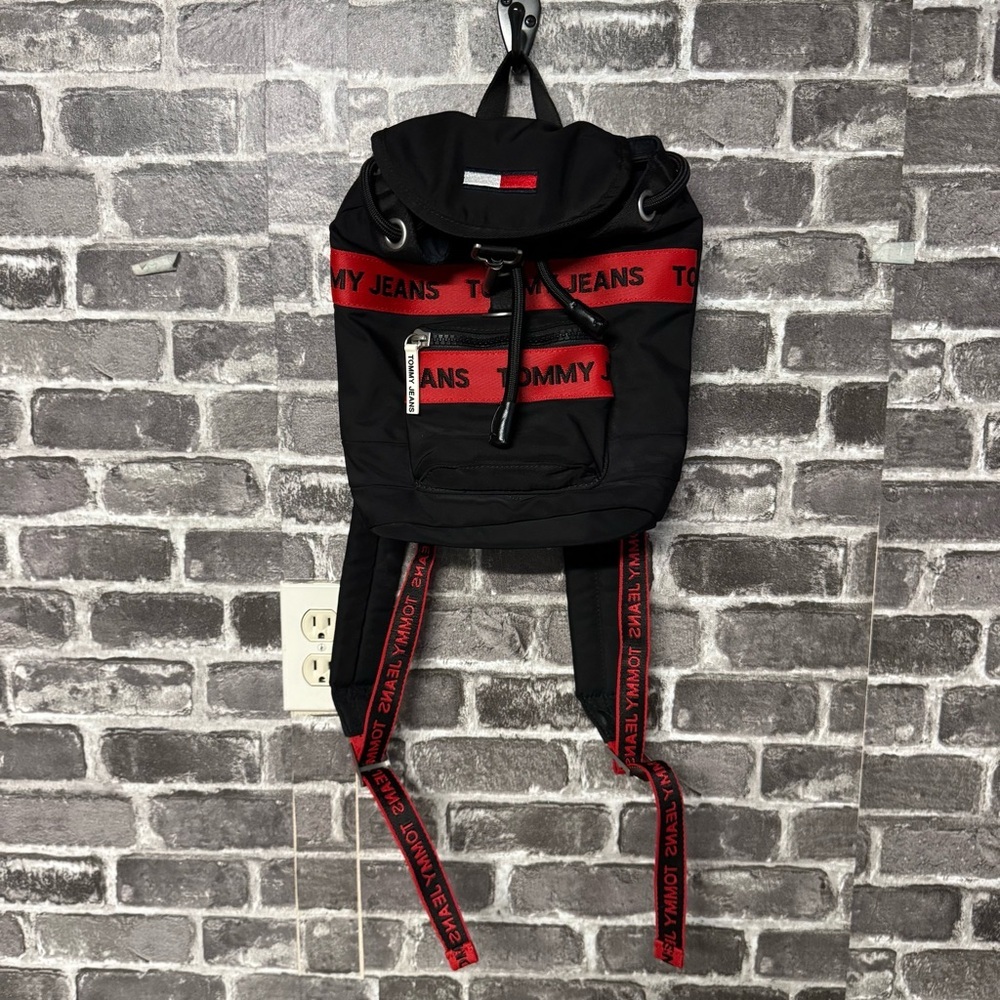 Tommy Jeans Heritage Black Backpack red Spellout small